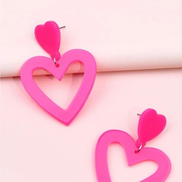 NWT Pink Heart Earrings Valentines Day - Picture 3 of 3